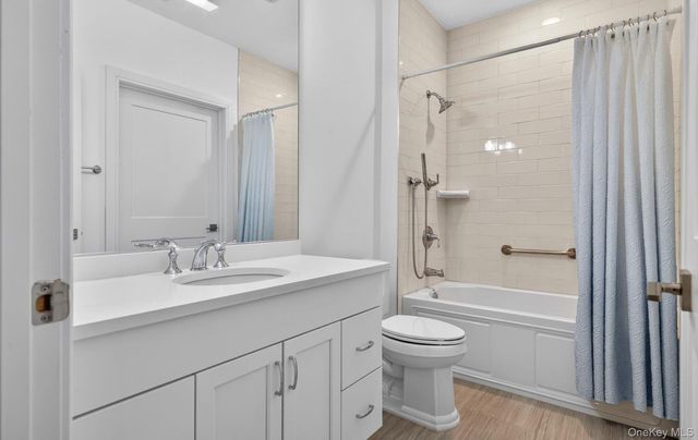 31201 Spruce Pond Circle, Plainview, NY 11803