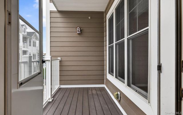 31201 Spruce Pond Circle, Plainview, NY 11803