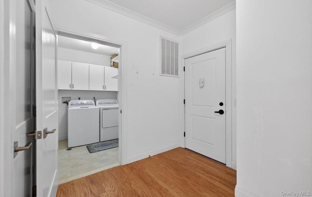 31201 Spruce Pond Circle, Plainview, NY 11803