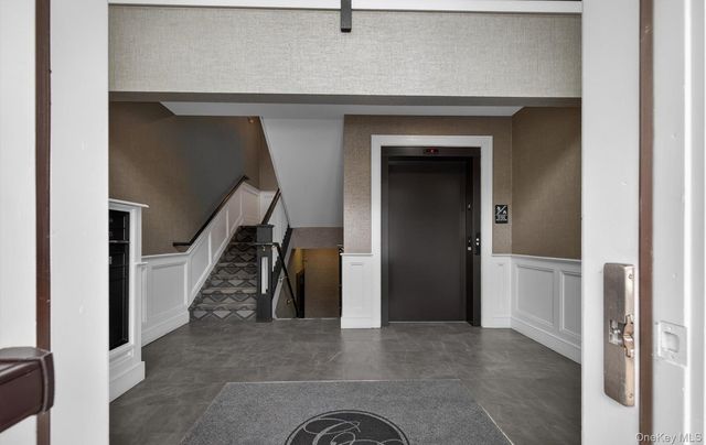 31201 Spruce Pond Circle, Plainview, NY 11803