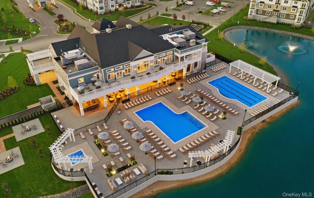 31201 Spruce Pond Circle, Plainview, NY 11803