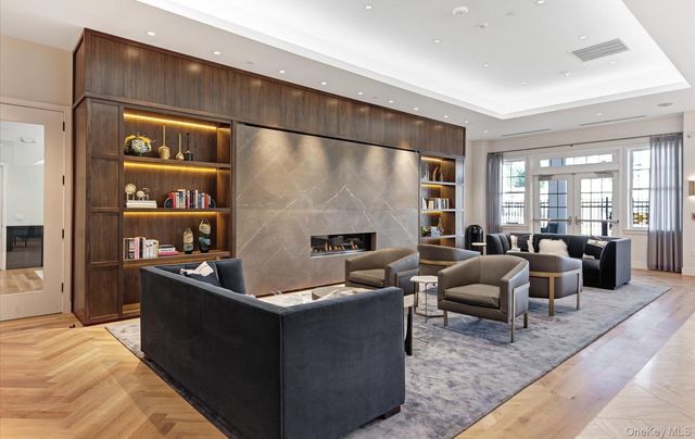 31201 Spruce Pond Circle, Plainview, NY 11803