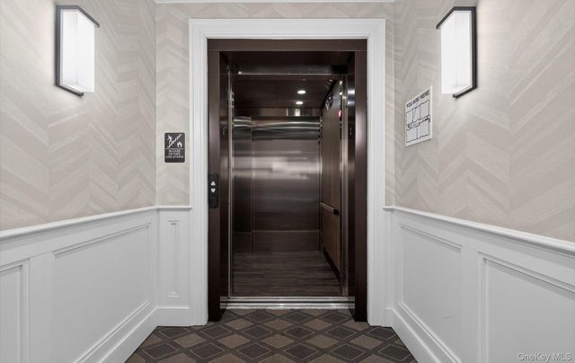 31201 Spruce Pond Circle, Plainview, NY 11803