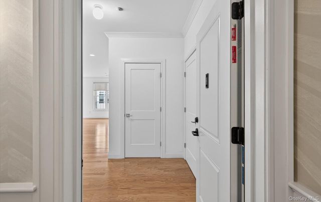 31201 Spruce Pond Circle, Plainview, NY 11803