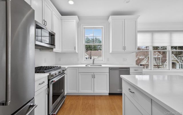 31201 Spruce Pond Circle, Plainview, NY 11803