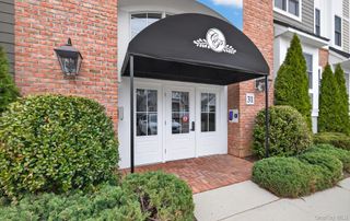 31201 Spruce Pond Circle, Plainview, NY 11803