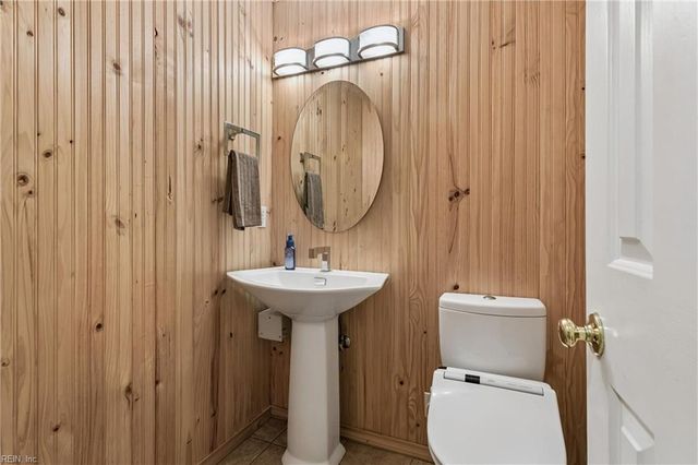 14 Valmoore DR, Poquoson, VA 23662