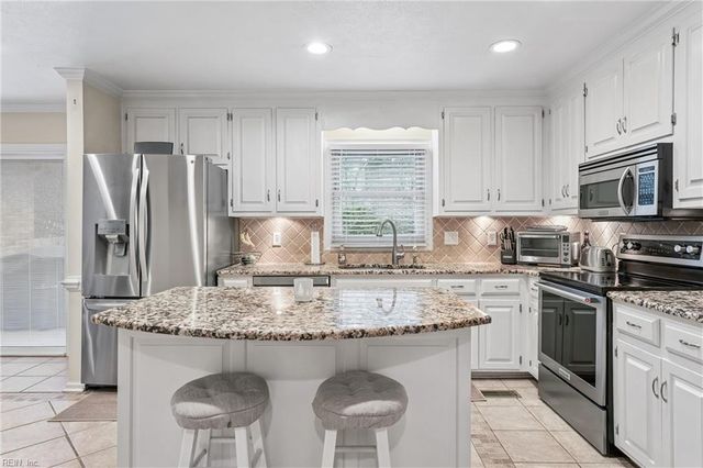 14 Valmoore DR, Poquoson, VA 23662