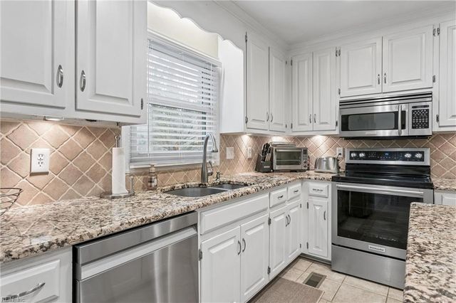 14 Valmoore DR, Poquoson, VA 23662