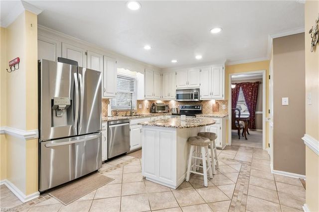 14 Valmoore DR, Poquoson, VA 23662