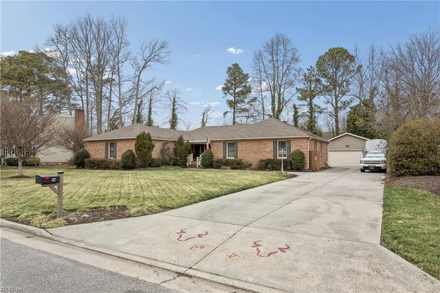 14 Valmoore DR, Poquoson, VA 23662