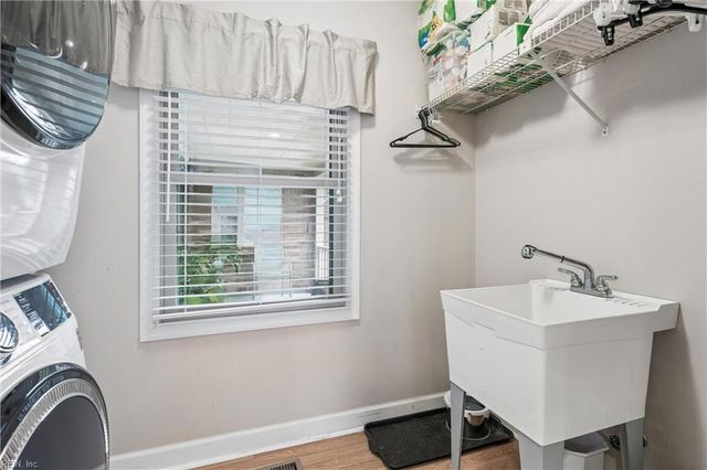 14 Valmoore DR, Poquoson, VA 23662