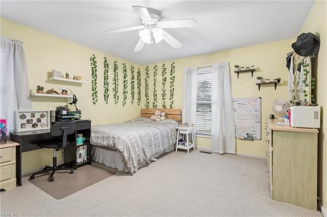 14 Valmoore DR, Poquoson, VA 23662