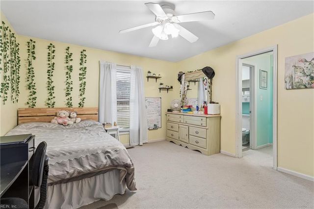 14 Valmoore DR, Poquoson, VA 23662