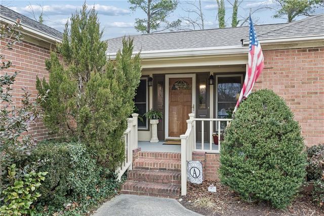 14 Valmoore DR, Poquoson, VA 23662