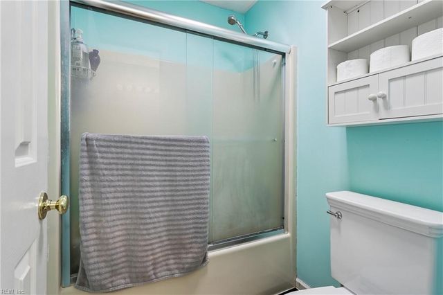 14 Valmoore DR, Poquoson, VA 23662