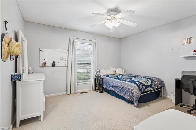 14 Valmoore DR, Poquoson, VA 23662