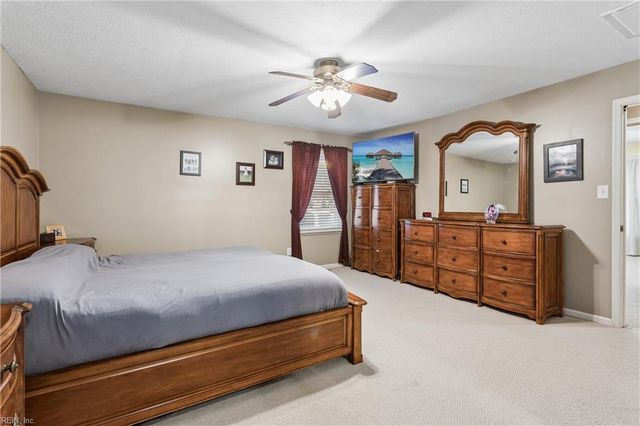 14 Valmoore DR, Poquoson, VA 23662