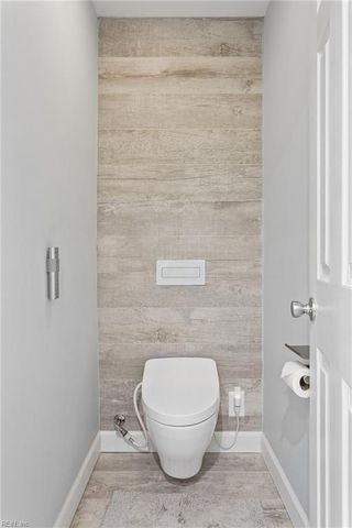 14 Valmoore DR, Poquoson, VA 23662