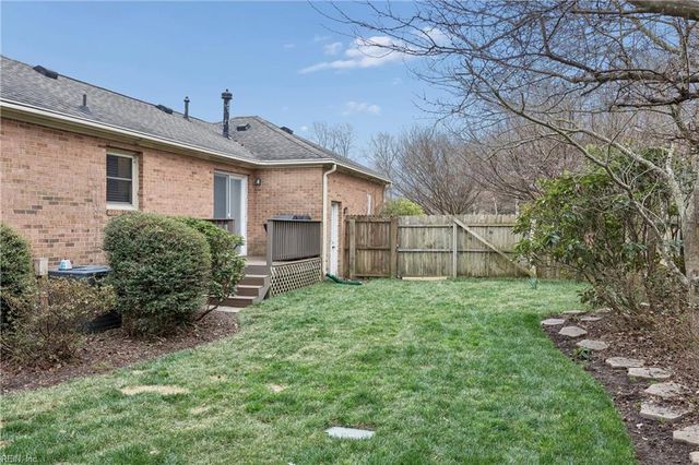 14 Valmoore DR, Poquoson, VA 23662