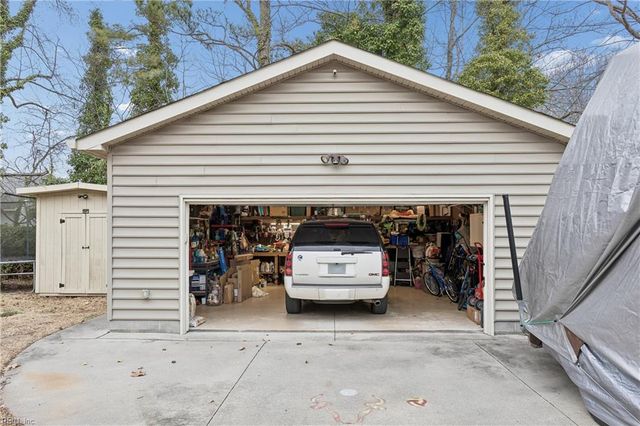 14 Valmoore DR, Poquoson, VA 23662