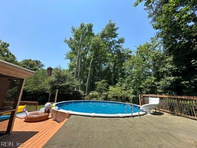 14 Valmoore DR, Poquoson, VA 23662