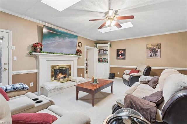 14 Valmoore DR, Poquoson, VA 23662