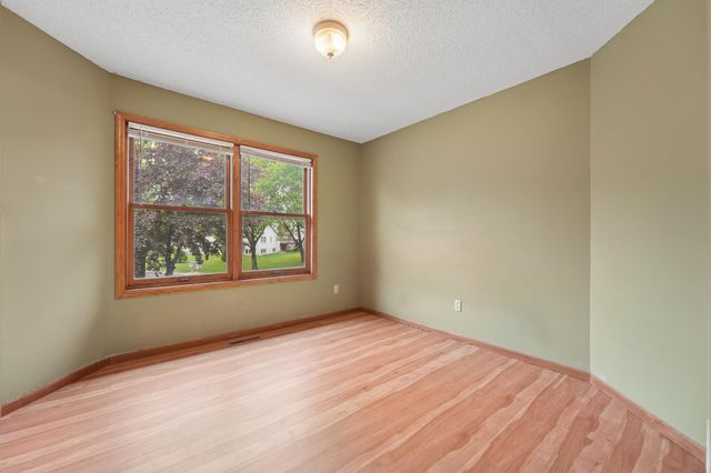 5700 Willow Trail, Shoreview, MN 55126