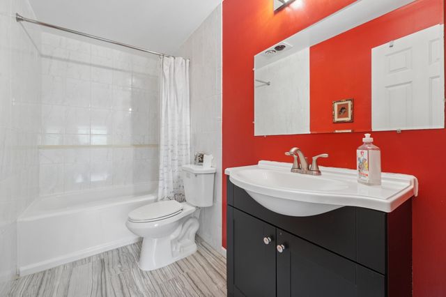 5700 Willow Trail, Shoreview, MN 55126