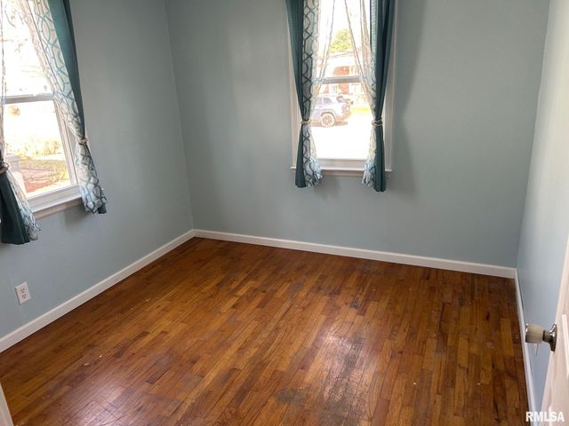 1010 E Esther Street, Taylorville, IL 62568