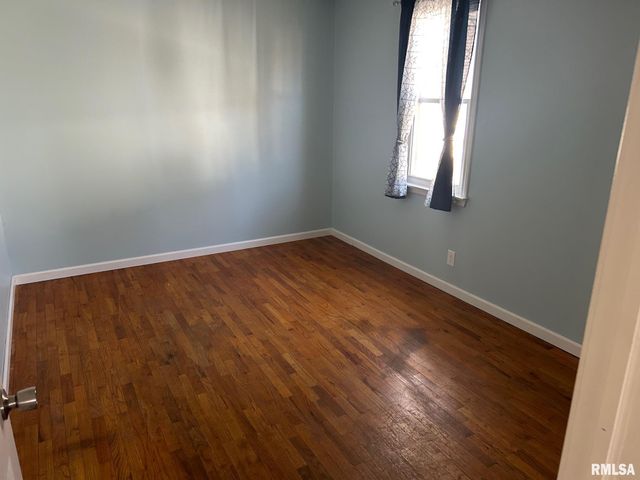 1010 E Esther Street, Taylorville, IL 62568