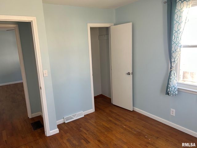 1010 E Esther Street, Taylorville, IL 62568