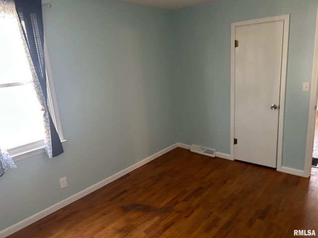 1010 E Esther Street, Taylorville, IL 62568