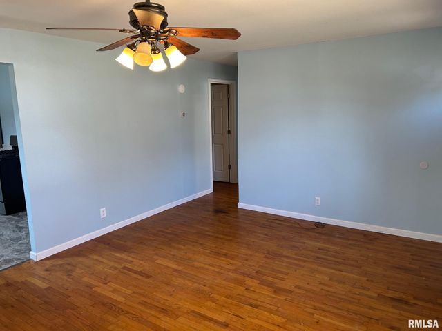 1010 E Esther Street, Taylorville, IL 62568