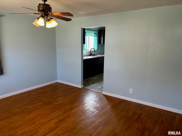 1010 E Esther Street, Taylorville, IL 62568