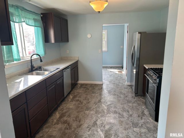 1010 E Esther Street, Taylorville, IL 62568