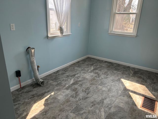 1010 E Esther Street, Taylorville, IL 62568