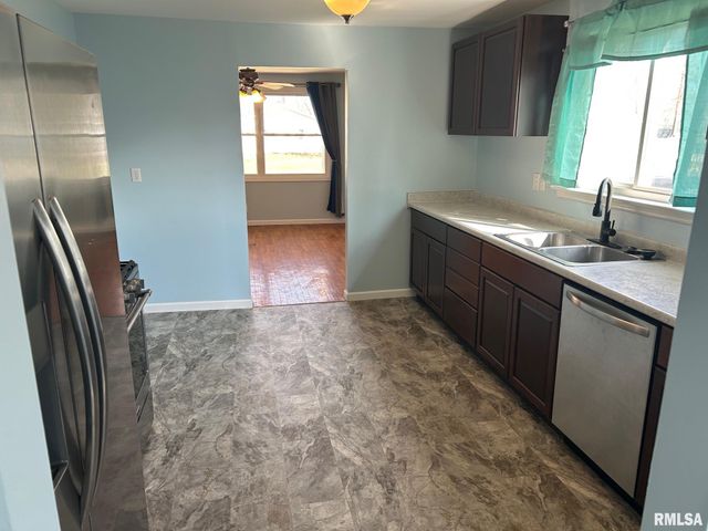 1010 E Esther Street, Taylorville, IL 62568