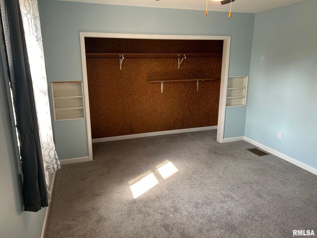 1010 E Esther Street, Taylorville, IL 62568