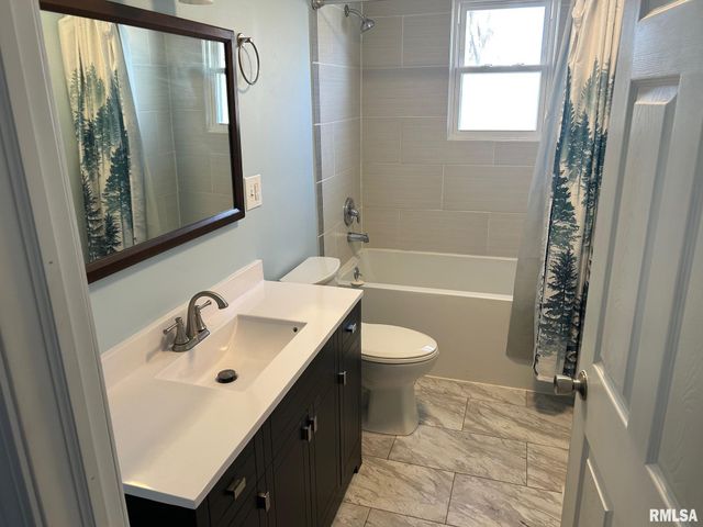 1010 E Esther Street, Taylorville, IL 62568