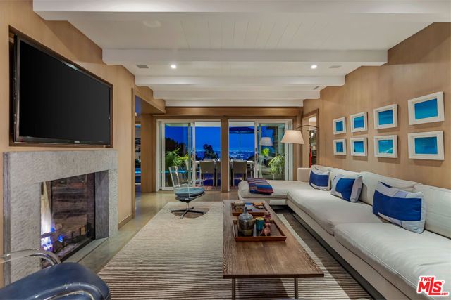 8814 Pinto Place, Los Angeles, CA 90069