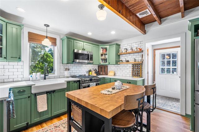 84 Alden Avenue, Warwick, RI 02889