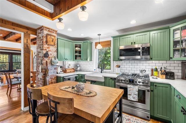 84 Alden Avenue, Warwick, RI 02889