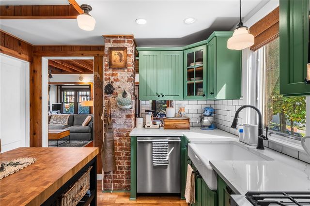 84 Alden Avenue, Warwick, RI 02889