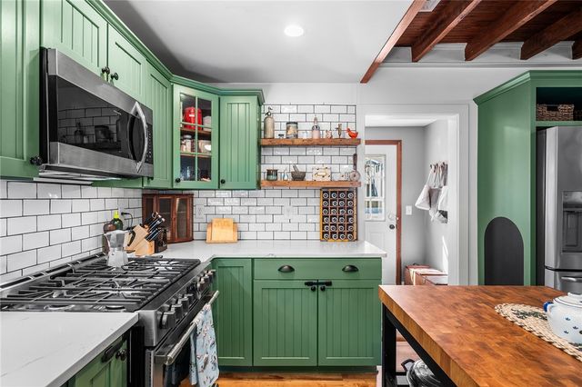 84 Alden Avenue, Warwick, RI 02889
