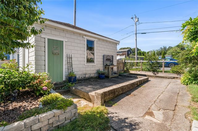 84 Alden Avenue, Warwick, RI 02889