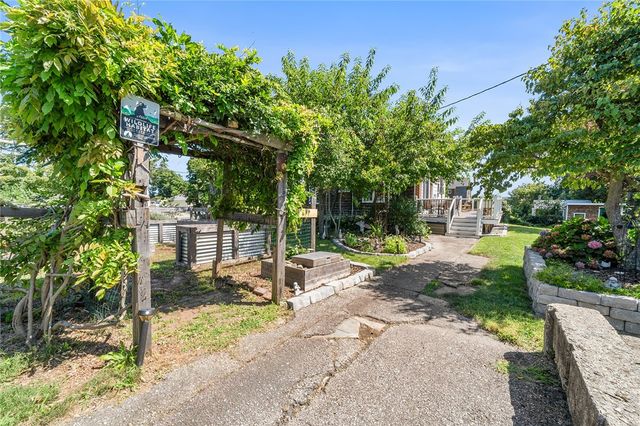 84 Alden Avenue, Warwick, RI 02889