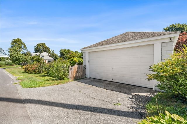 84 Alden Avenue, Warwick, RI 02889