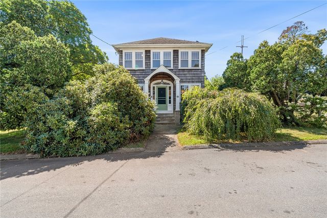 84 Alden Avenue, Warwick, RI 02889