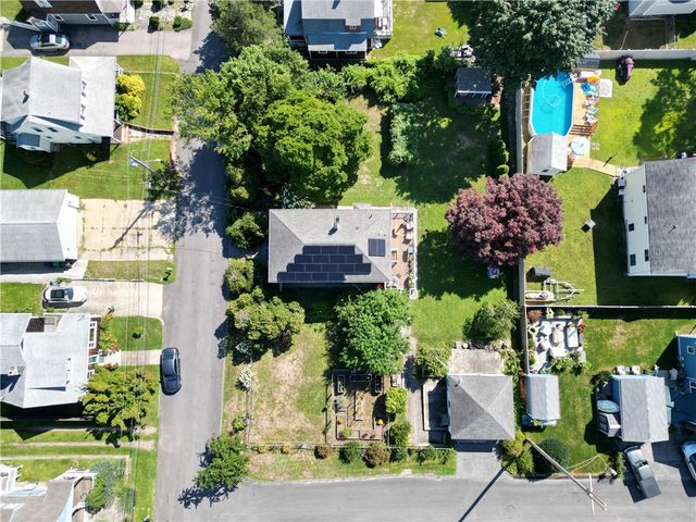 84 Alden Avenue, Warwick, RI 02889